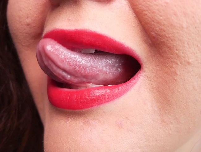 Mit Zärtlichkeit über die Lippen lecken – (kein Reden)