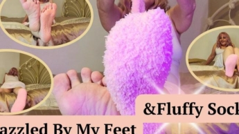 Fußfetisch: Verzaubert von meinen Füßen und flauschigen Socken