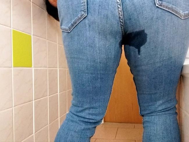 Pisse für Dich in meine neue Jeans