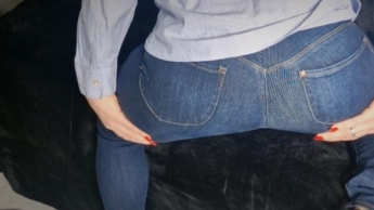 Mein Arsch in einer geilen engen Jeans verpackt, da möchte man doch gar nicht auspacken…oder? Eine