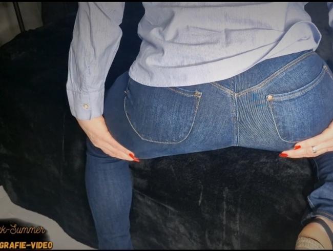 Mein Arsch in einer geilen engen Jeans verpackt, da möchte man doch gar nicht auspacken…oder? Eine