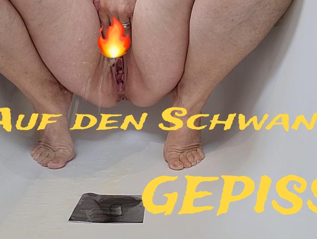 Den Schwanz bep*sst