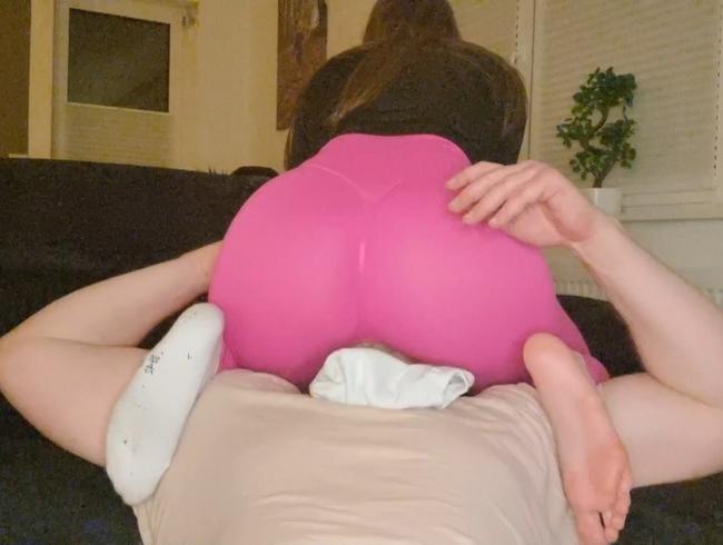 Facesitting in pinker Gymleggings