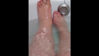Füße in der Badewann