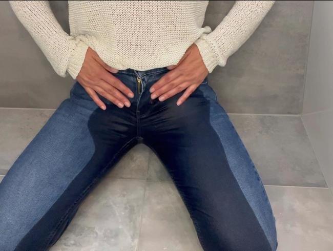 Jeans eingenässt anstatt auf Toilette zu gehen