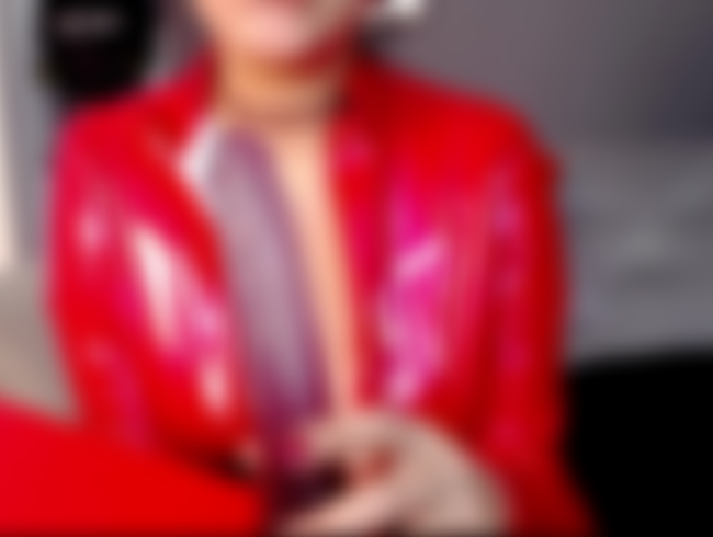 Rotes Latex und Blowjob (Kei Ton)