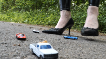 Abaschen auf den Autos, crushen der cars und kaputte Heels – Userwunschvideo