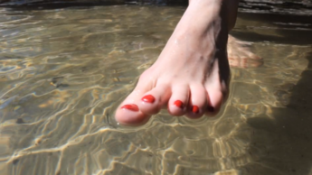 Füße im See – Fußliebhaber kommen hier ins sabbern … Nahaufnahmen meiner geilen Füße