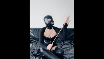 Herrin Nicole spielt mit ihren Toys Teil 2/2 mit Wichsbefehl (Anal, Peitsche, Rohrstock, Halsband)