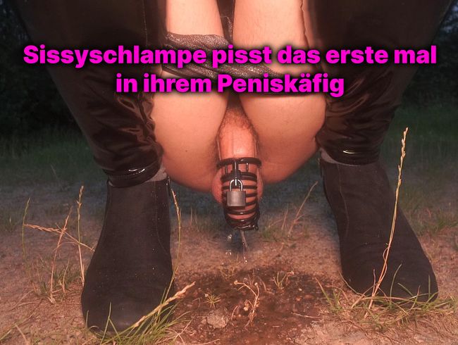 Sissyschlampe Jana pisst das erste mal mit Peniskäfig Outdoor