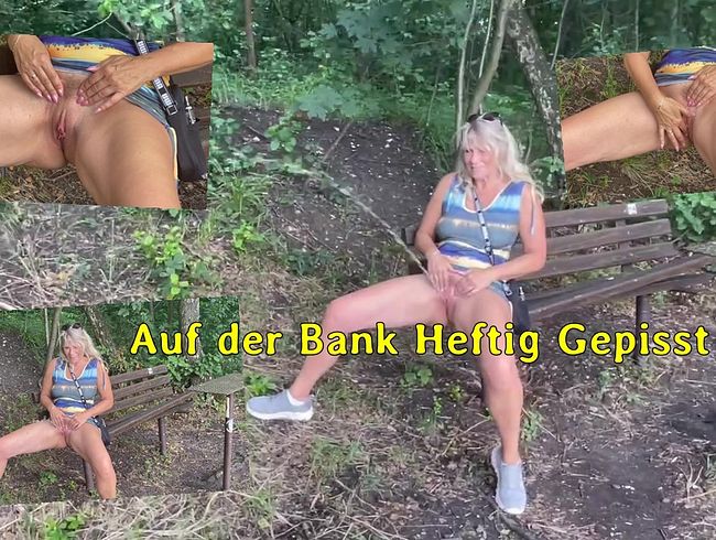 Auf der Bank Heftig Gepisst