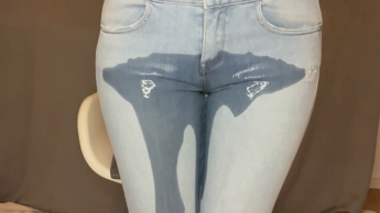 Doppel-Jeans-Piss