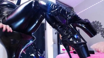 Latex-Catsuit – Ich trage ihn, um deinen Verstand und deine Löcher zu ficken –