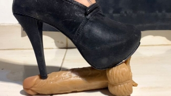 Meine HIGH HEELS zerquetschen deinen HARD-Schwanz