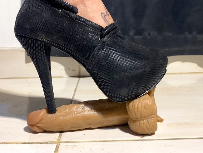 Meine HIGH HEELS zerquetschen deinen HARD-Schwanz