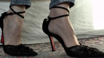 High Heels Jeansbeine, Masturbation erlaubt, auf Heelsfüße abspritzen dürfen