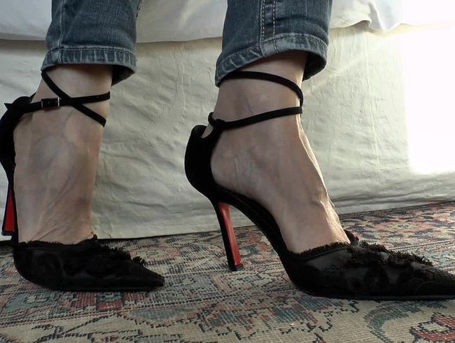 High Heels Jeansbeine, Masturbation erlaubt, auf Heelsfüße abspritzen dürfen