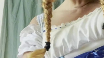 Userwunsch! Neues Natursektvideo im sexy Dirndl!!!