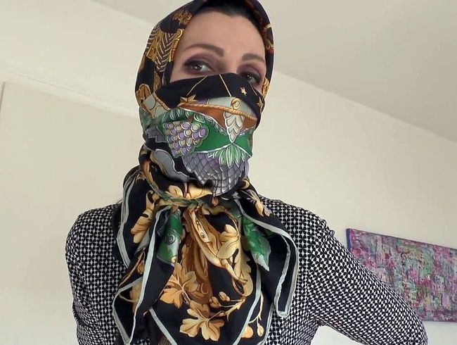 Lady Victoria Valente – Styling von Stoffmaske und Kopftuch, Joi