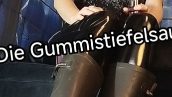 Die gigageile Gummistiefelsau muss ihre Gummistiefel selbst pflegen!