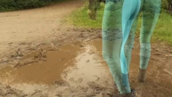 Gummistiefel in Pfütze – Wunschvideo für ….