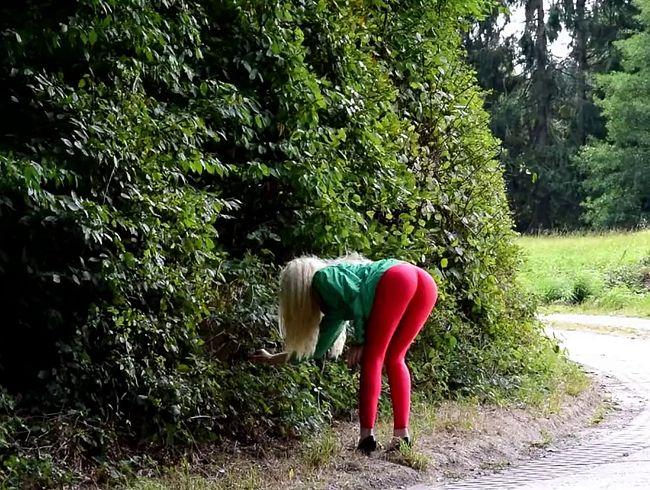 Beobachtungen grün / rot …. grüne Jacke und rote Leggings