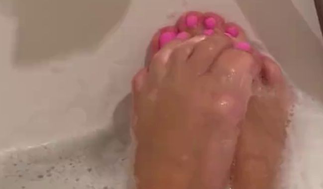 Sexy Feet Fetish in the Shower