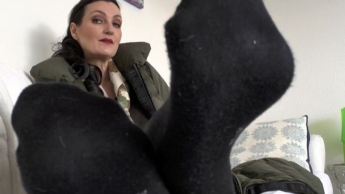 Verwöhne Deinen Besitzer – die schwarzen Socken in einer kurzen Pause POV, Joi Lady Victoria